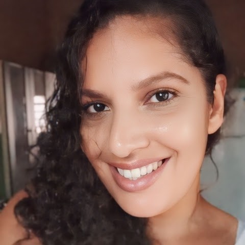 EM CASA COM A RÔ